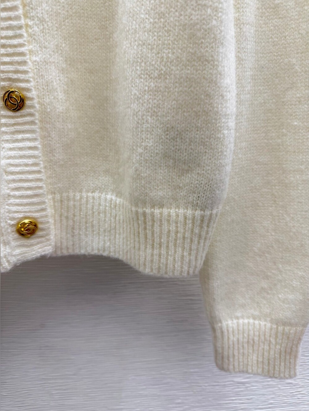 Chanel Cream Knit Cardigan with Black Bow Detail Size36 - Picture 7 of 9
